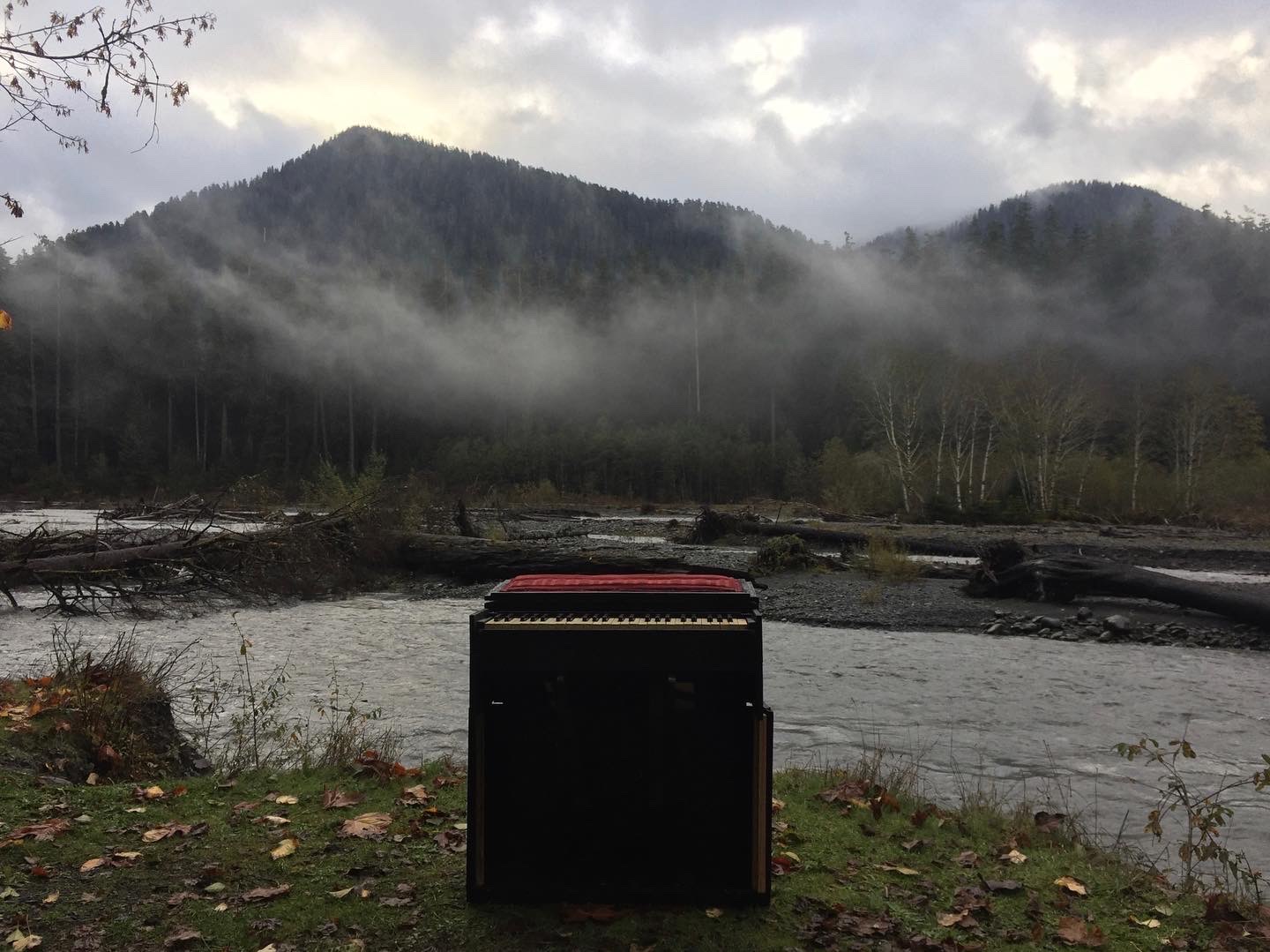 a pump organ overlooking a river in the mountains